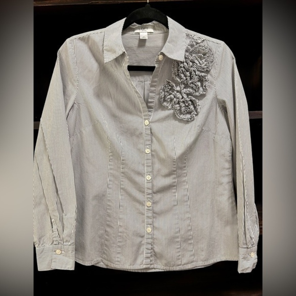 Loft 100% Cotton Tailored Button Up | 3D Flower Detail | Sz 6 Petite